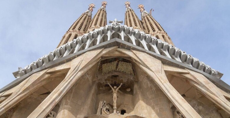 La statua di Cristo sulla Facciata della Passione della Sagrada Familia