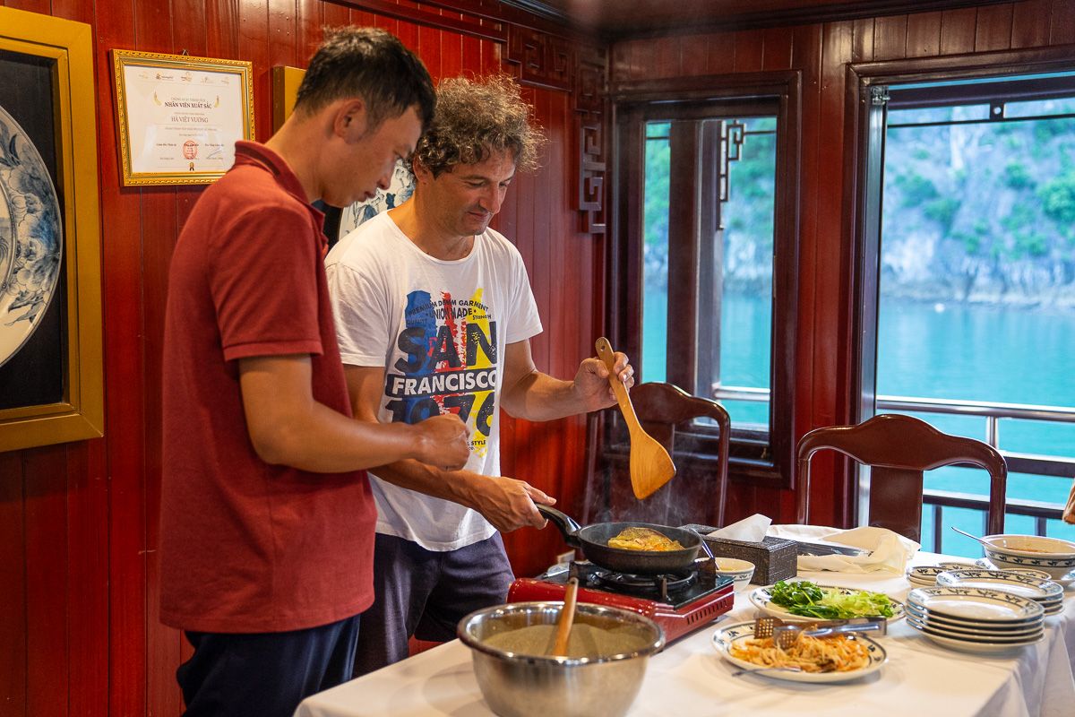 Massy che impara a cucinare una crepe vietnamita 