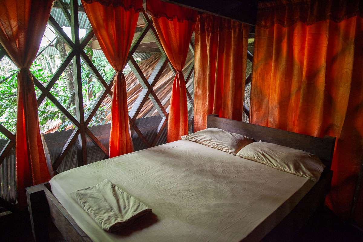 Semplice camera di hotel in Amazzonia colombiana