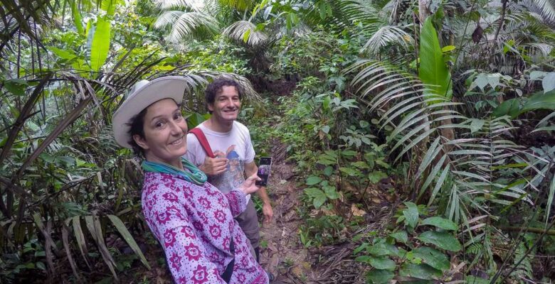 Martina e Massimiliano durante un trekking in Amazzonia Colombiana