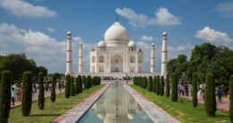 Paesaggio del Taj Mahal in India by Martina Santamaria
