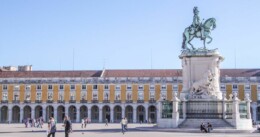 Paesaggio di una piazza di Lisbona by Martina Santamaria
